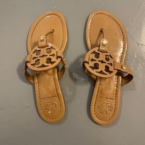 Tory Burch Miller Tan Patent Leather Flip Flops Size 7